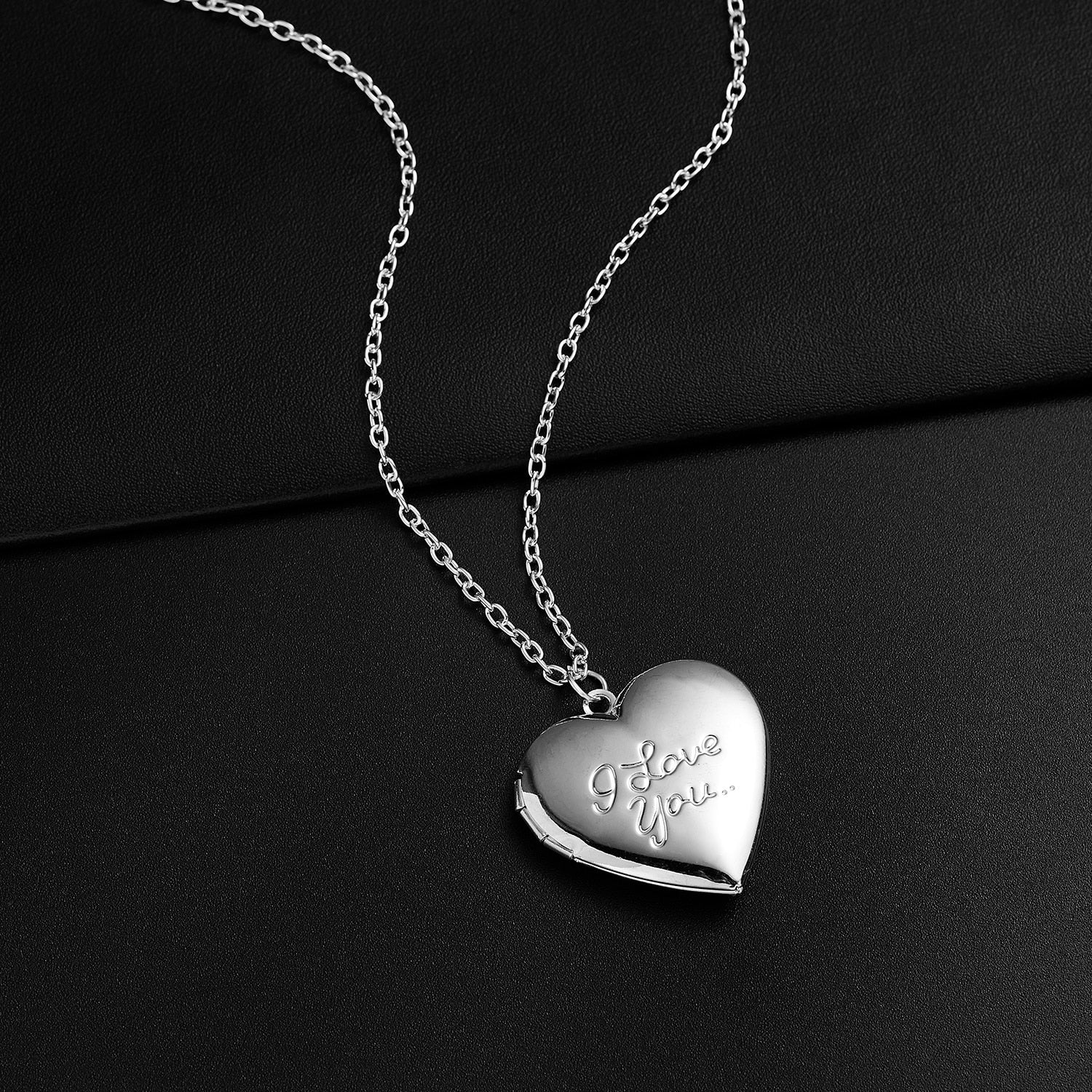 Unique Carved Design Heart-shaped Photo Frame Pendant Necklace