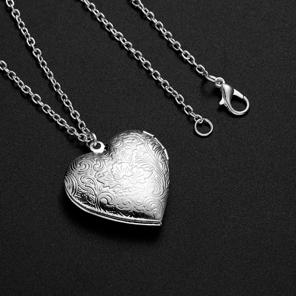 Unique Carved Design Heart-shaped Photo Frame Pendant Necklace