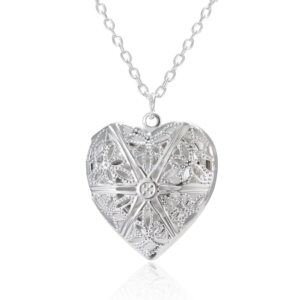 Unique Carved Design Heart-shaped Photo Frame Pendant Necklace