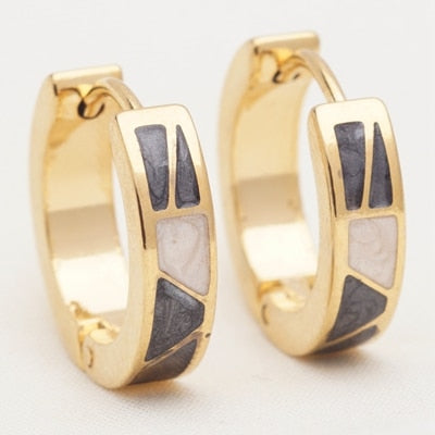 32 pares de pendientes de aro pequeños con diferentes estilos