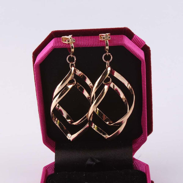 Pendientes largos de clip para mujer con borla dorada sin perforación
