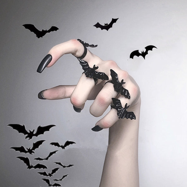 Anillo gótico de murciélago negro