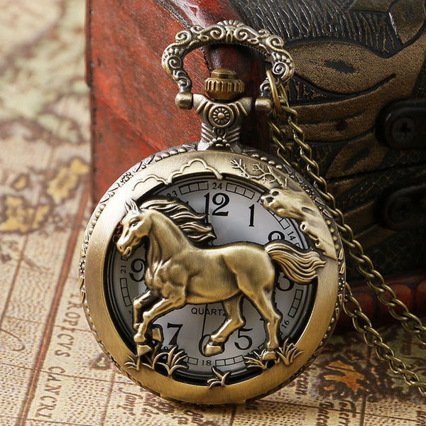 Reloj de bolsillo de cuarzo con diseño de caballo hueco de bronce retro