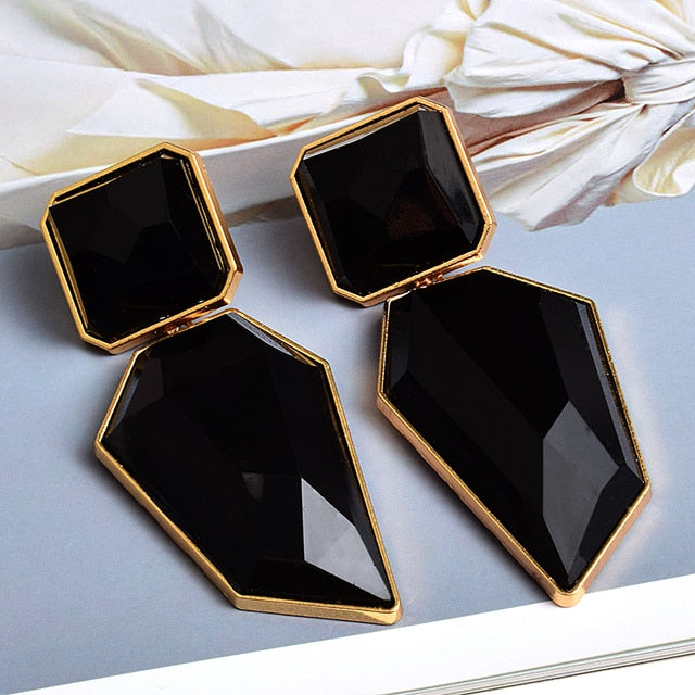 A Clear And Pure Resin Drop Earrings