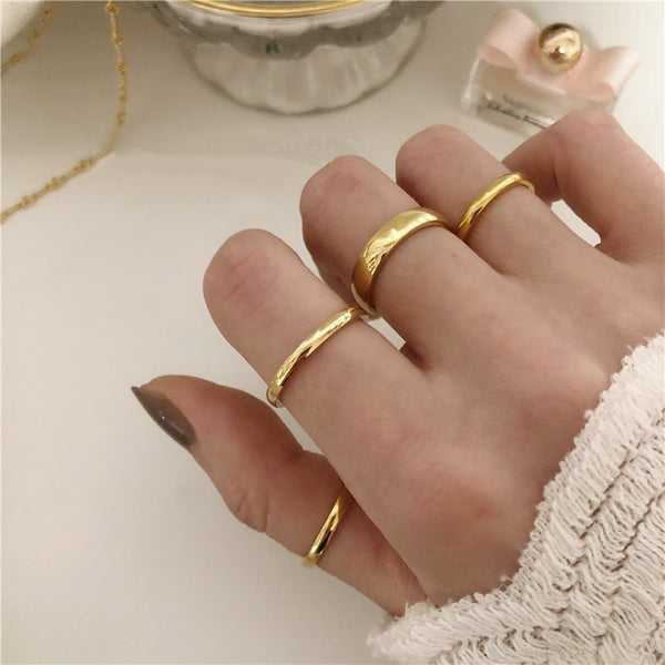 Anillos de oro finos y anchos pulidos de 9 tamaños