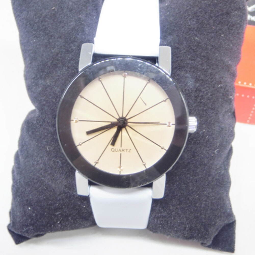 PU Leather Watchband Round Dial Couples Watch