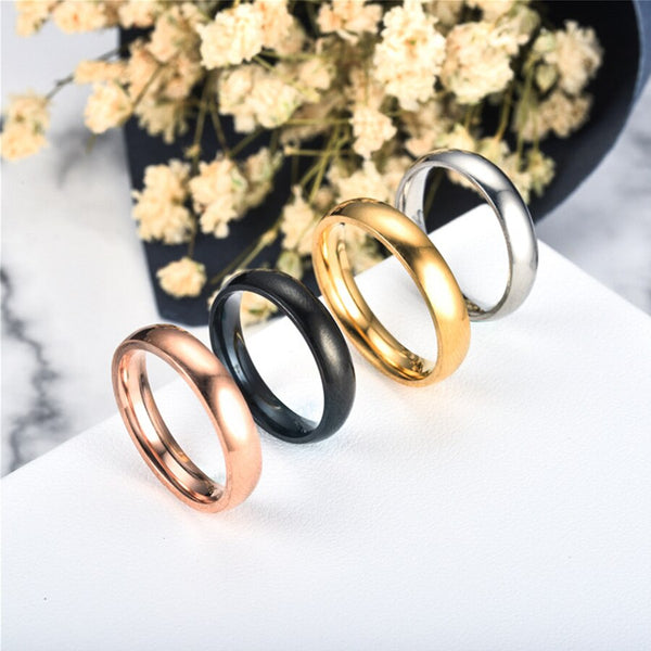 Anillo sencillo de titanio de 4 mm para mujer