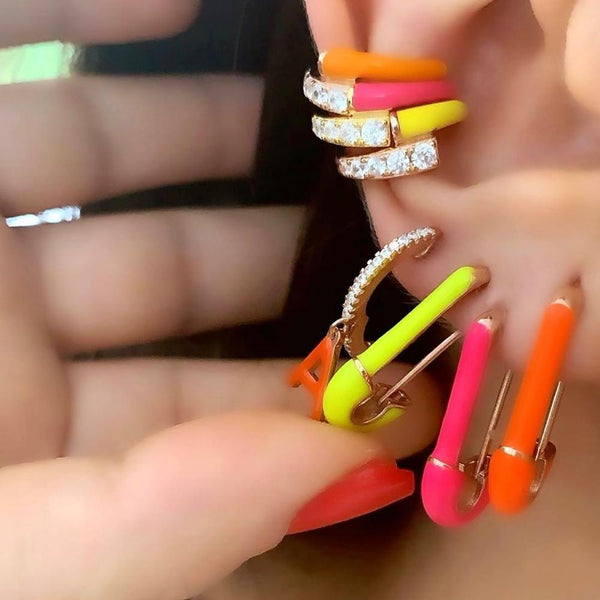 Venta de pendientes con clip en forma de puño de oreja de esmalte neón sin perforación, coloridos