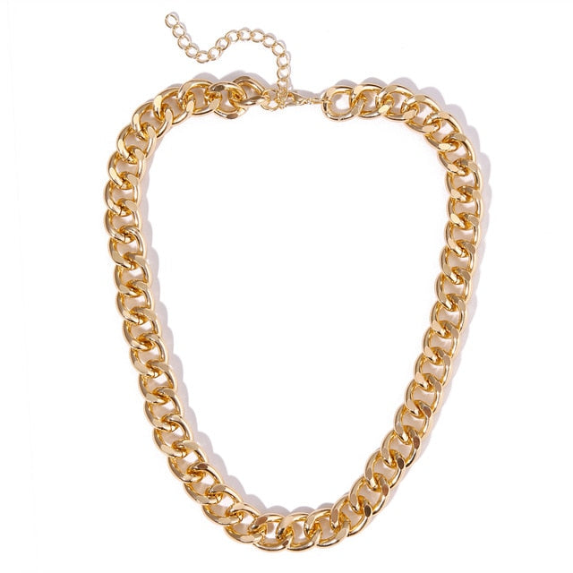 European and American retro portrait of exaggerated thick chain necklace
