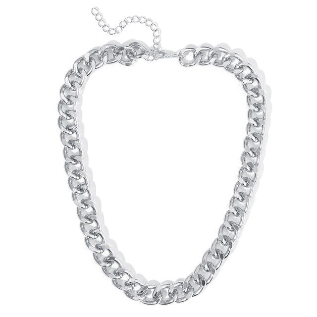 European and American retro portrait of exaggerated thick chain necklace