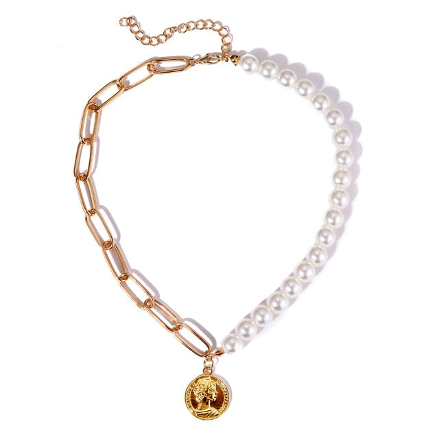 European and American retro portrait of exaggerated thick chain necklace