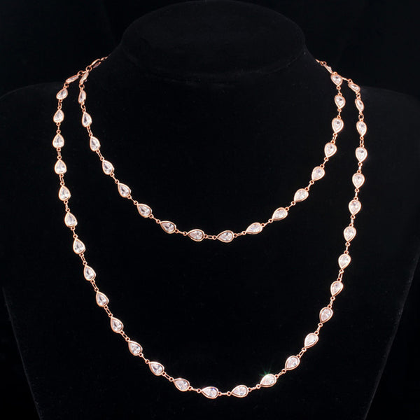 Gargantilla de oro rosa con cristales de circonita cúbica y cadena larga de eslabones estilo bohemio