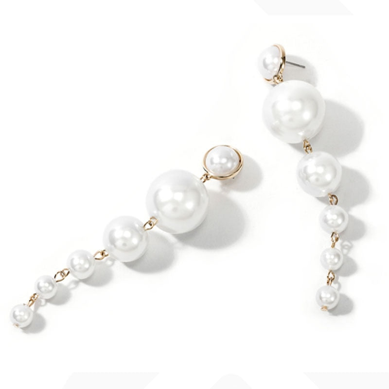 Exquisite Simulated Pearl Stud Earrings