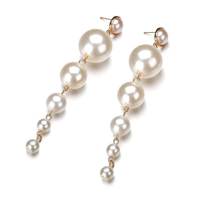 Exquisite Simulated Pearl Stud Earrings