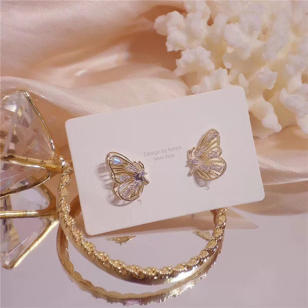 Nuevos y bonitos pendientes de mariposa dorados para mujer.