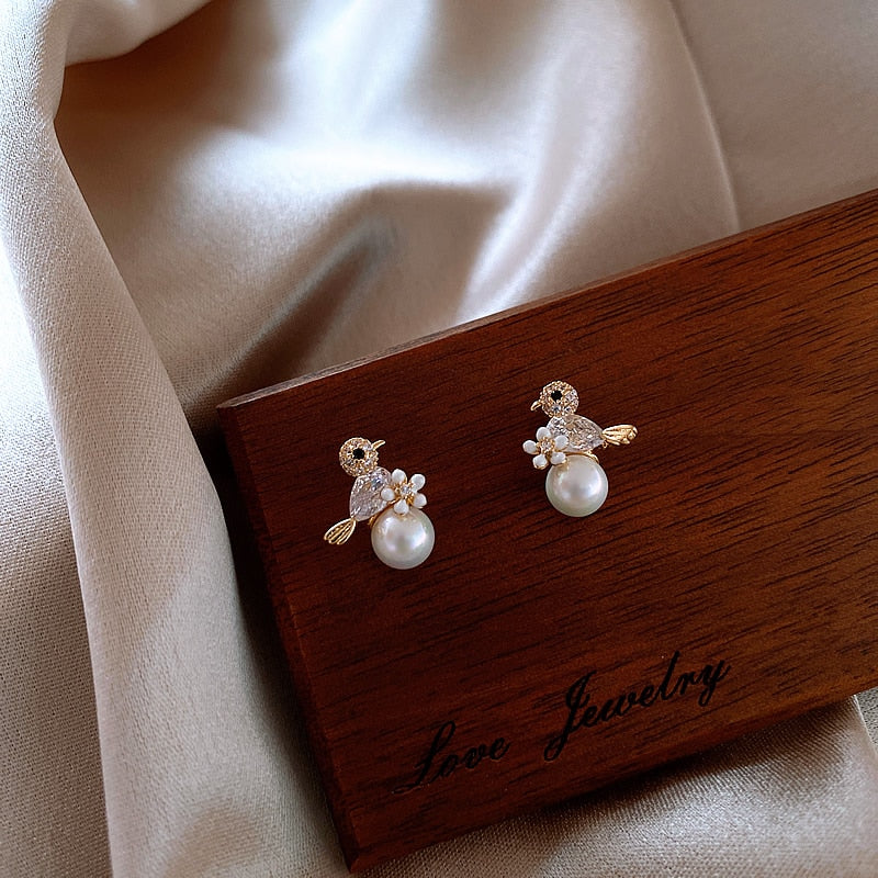 Pearl earrings fashion niche design earrings