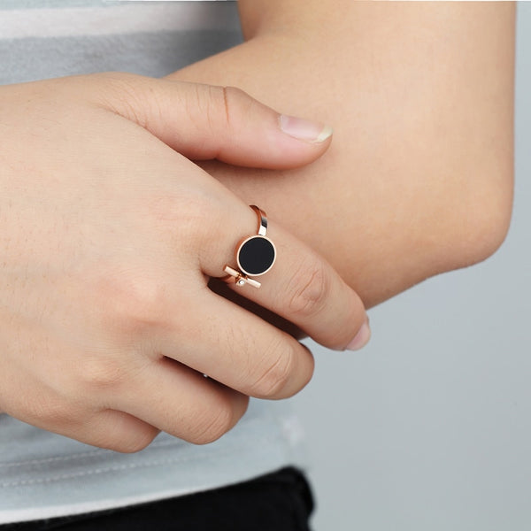 Anillo de joyería de lujo de moda, exquisita belleza, esmalte negro y anillos de circón.