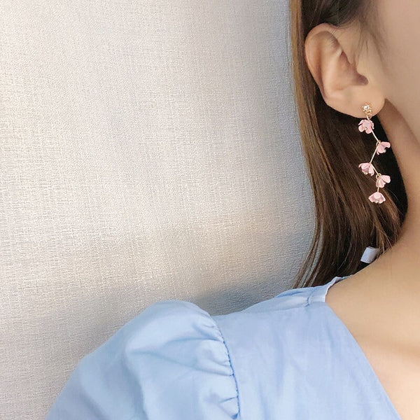 Pendientes de clip de flor de sakura rosa con circonitas sin perforar para mujer