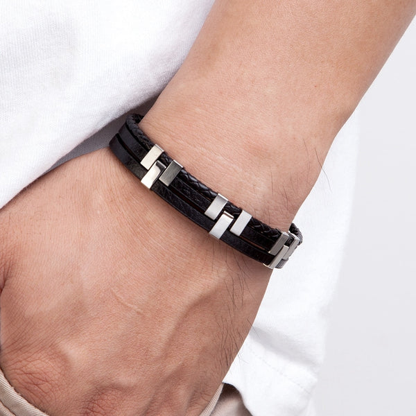 Pulsera de cuero de tres capas color negro, marrón y azul