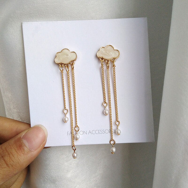 Pendientes de clip con cadena larga en forma de nube blanca