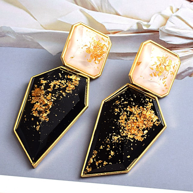 A Clear And Pure Resin Drop Earrings
