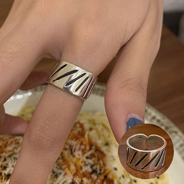 Cool Hollow Out - Twist Metal Ring
