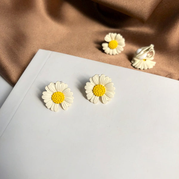 Pendientes de clip con margaritas blancas, estilo japonés, de moda de verano