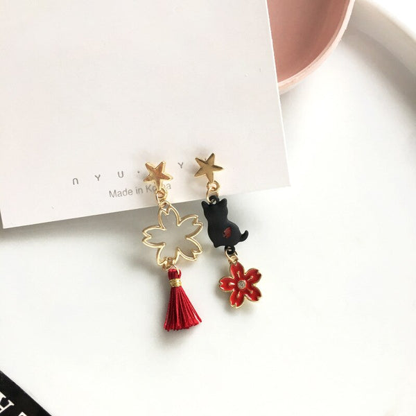 Pendientes de clip asimétricos estilo chino-japonés con diseño de sakura roja