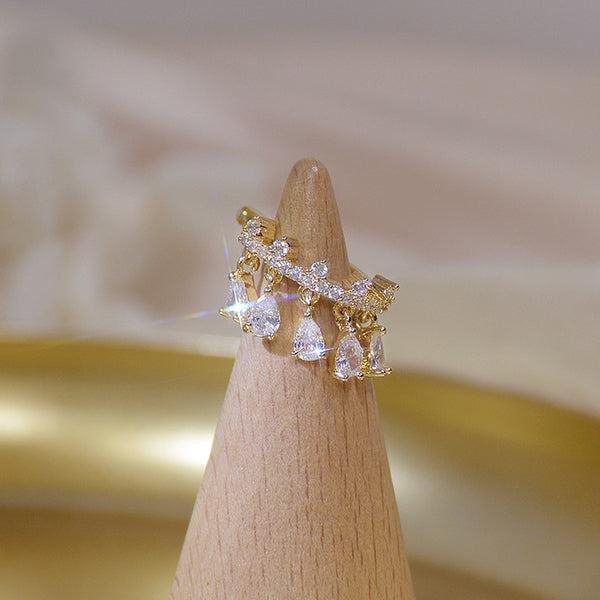 Delicados pendientes individuales con corona colgante para mujer