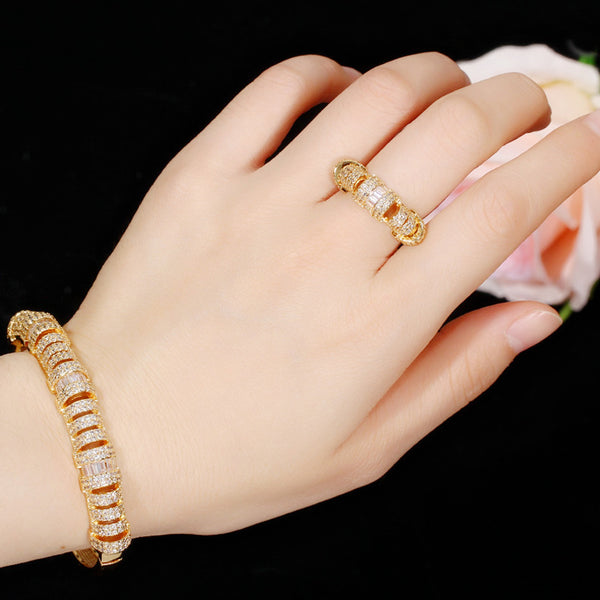 Conjuntos de brazalete y anillo grandes, redondos y abiertos de oro