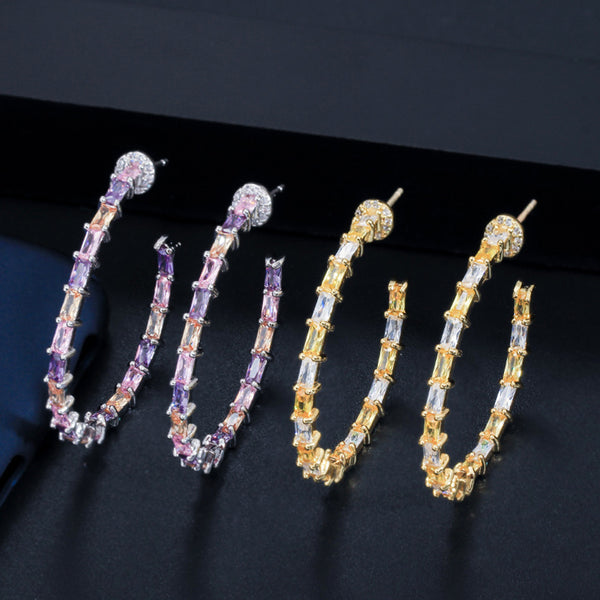 Pendientes de aro redondos de circonita cúbica blanca, coloridos y modernos, con cristales pavimentados y finos.