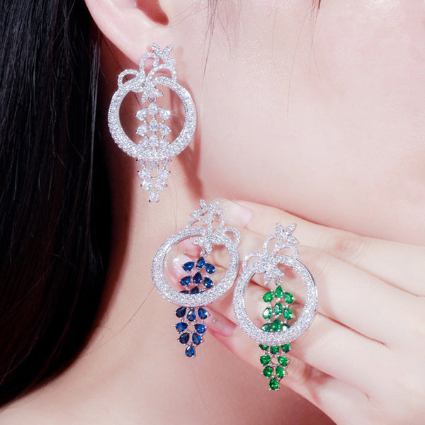 Pendientes colgantes largos con borlas redondas grandes y étnicos con pavimentación completa