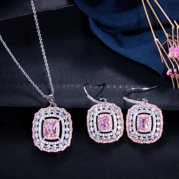 Conjunto de joyas rosas para fiesta de graduación con diseño de moda