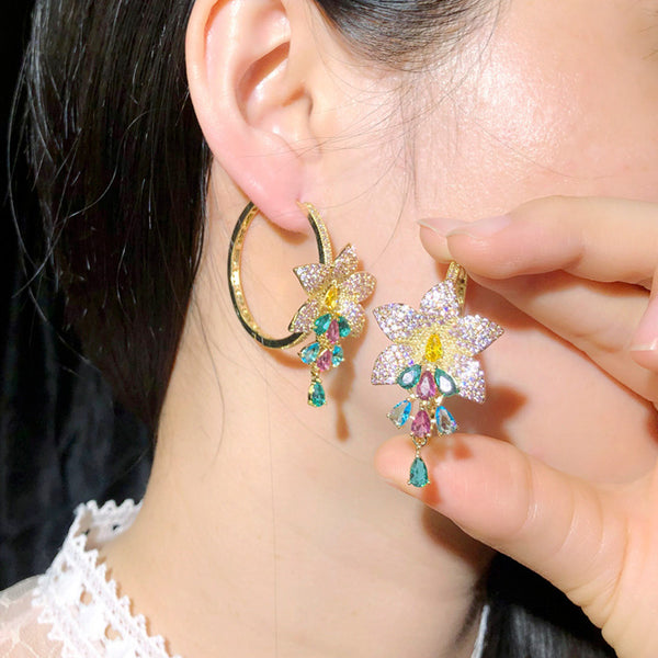 Pendientes de aro redondos de oro 585 con borlas de colores y flores grandes de lujo con circonita cúbica