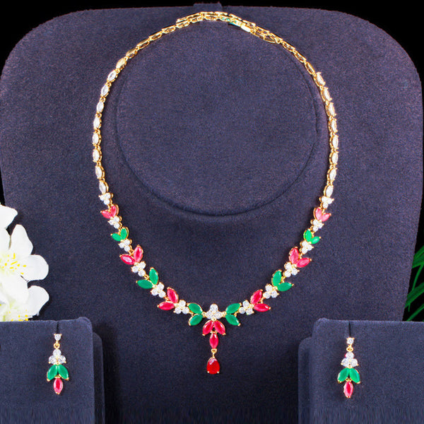 Conjunto de collar y pendientes de hojas doradas para novias.
