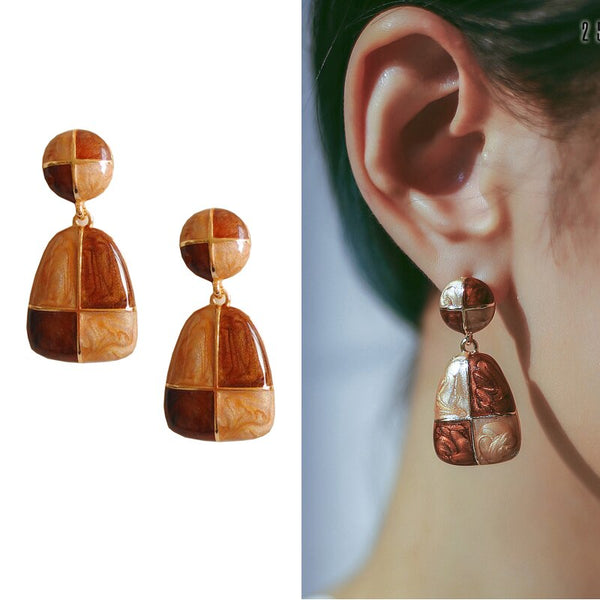 Pendientes de rombos redondos y cuadrados esmaltados en marrón y azul