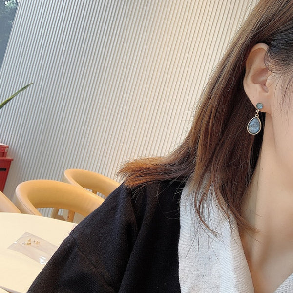 Pendientes de clip con forma de gota de agua de cristal cepillado azul simple y temperamento