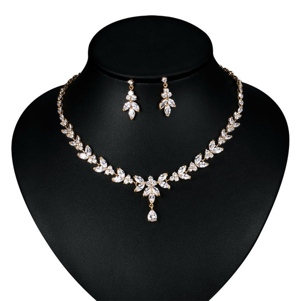 Conjunto de collar y pendientes nupciales de circonita cúbica de corte marquesa