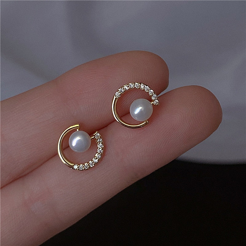 Trendy Round Exquisite Pearl Round C-shaped Simple Stud Earrings For Women