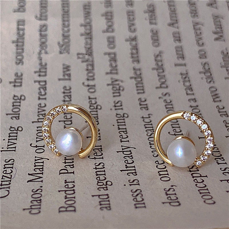 Trendy Round Exquisite Pearl Round C-shaped Simple Stud Earrings For Women