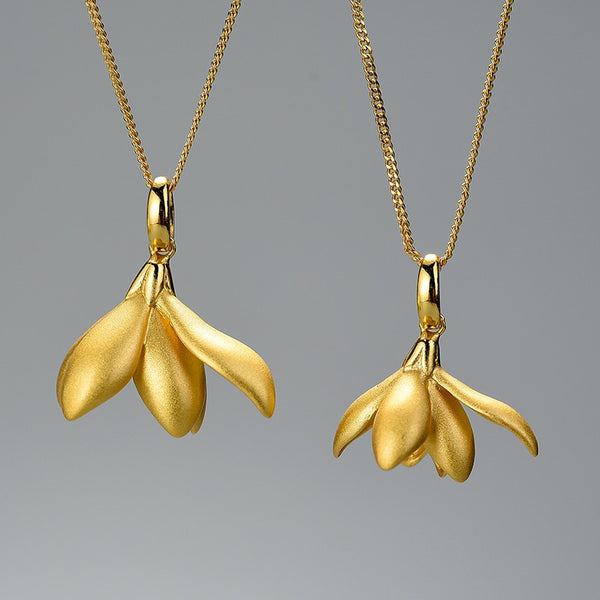 Elegante colgante de flor de magnolia en oro de 18 quilates sin collar en auténtica plata de ley 925