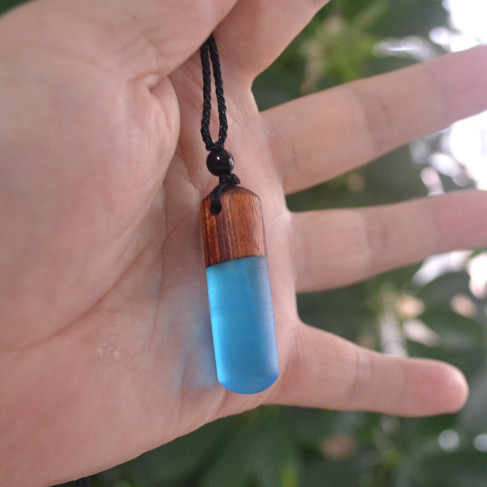 birthday necklaces, retro features