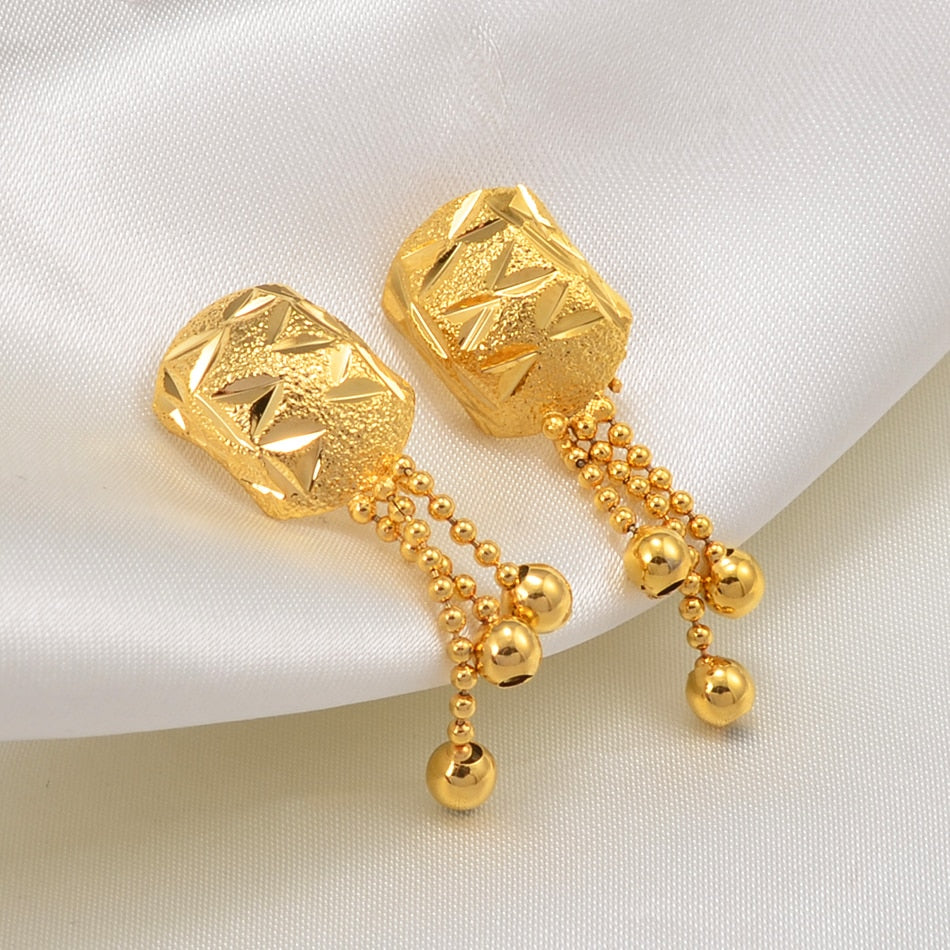 New Metal Earrings With Rund Ball for Women/Girls