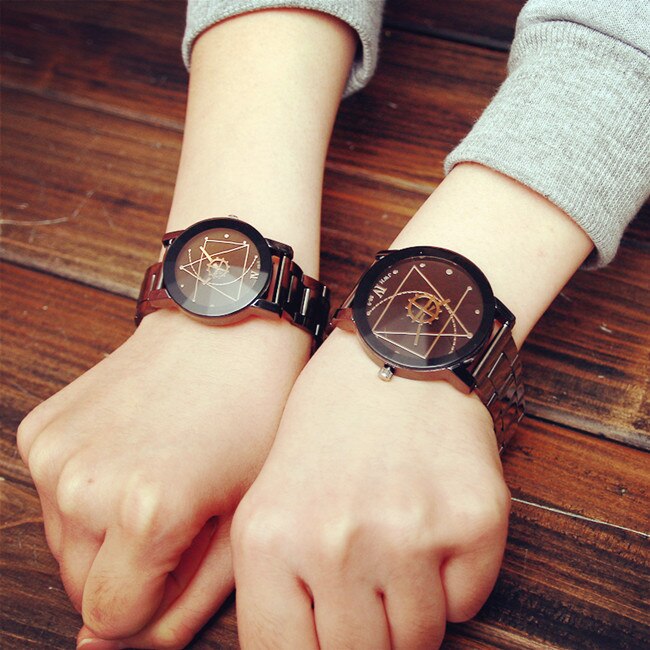 Men Gear Triangle Pointer Compass Dial Second Hand Watch