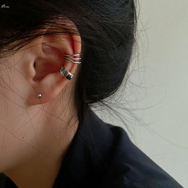 Pendiente minimalista de metal dorado y plateado con forma de oreja, geométrico, redondo, con clip para el cartílago.