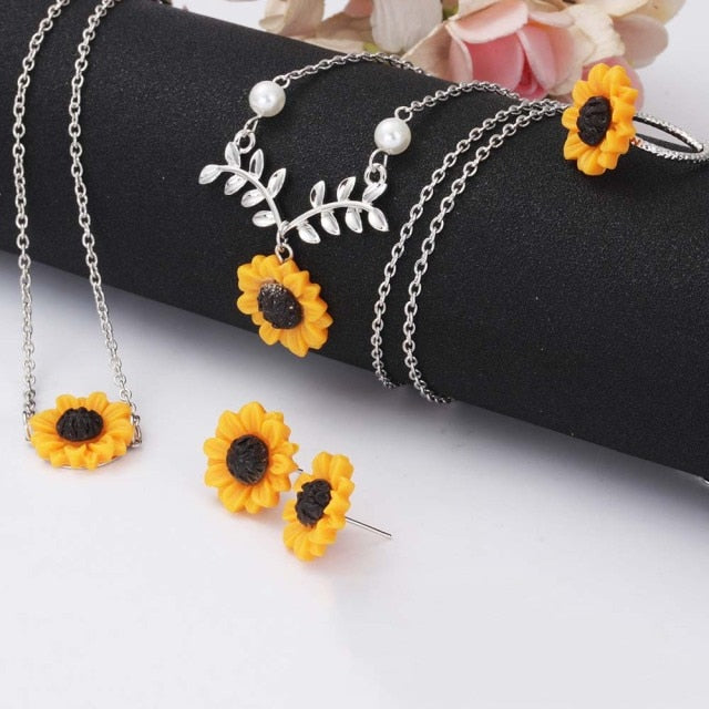 Fashion Sunflower Pendant Necklace Stud Earrings Ring Bracelet Jewelry 5Pcs/Set