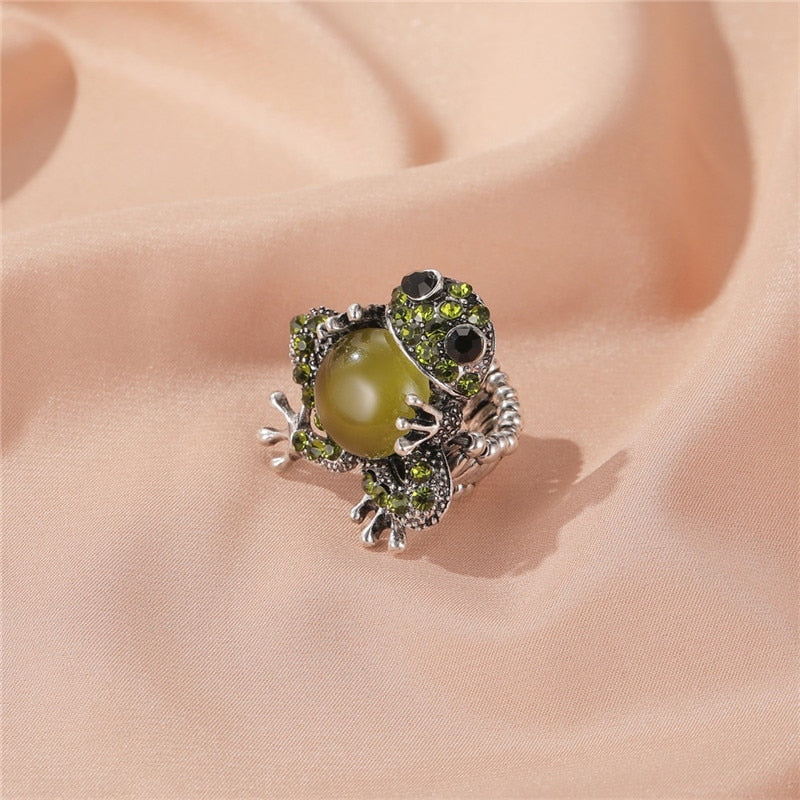 Classic Design Green Frog Pendant Jewelry Set