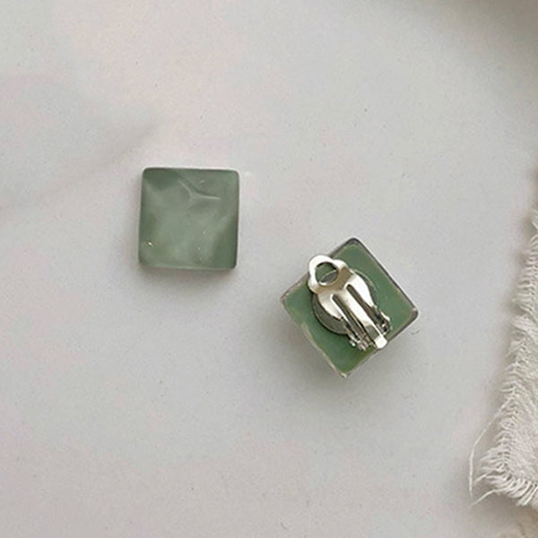 Pendientes de clip de resina con diseño cuadrado geométrico simple para mujer, sin perforaciones