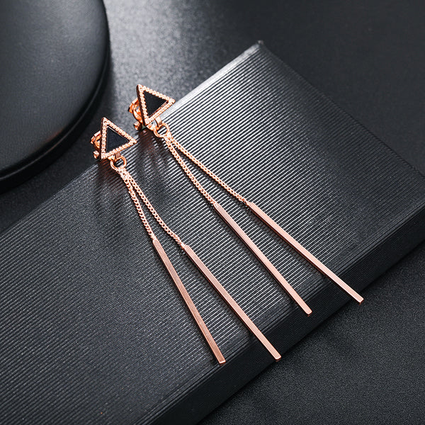 Lindos y encantadores pendientes largos con borlas triangulares para mujer