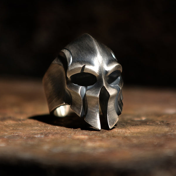 Anillo con máscara de guerrero espartano de corazón valiente creativo
